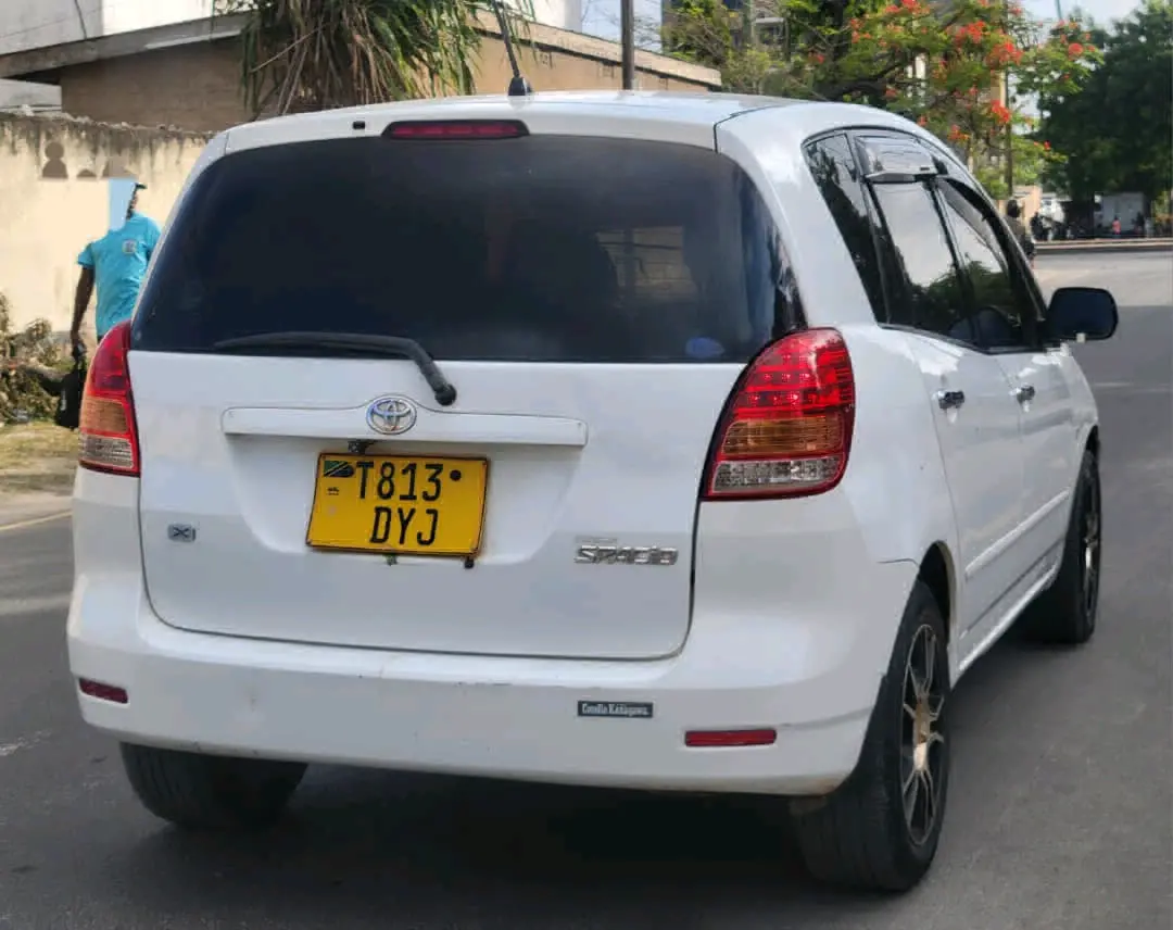 Toyota Spacio Minivan 1490cc, White thumbnail 3