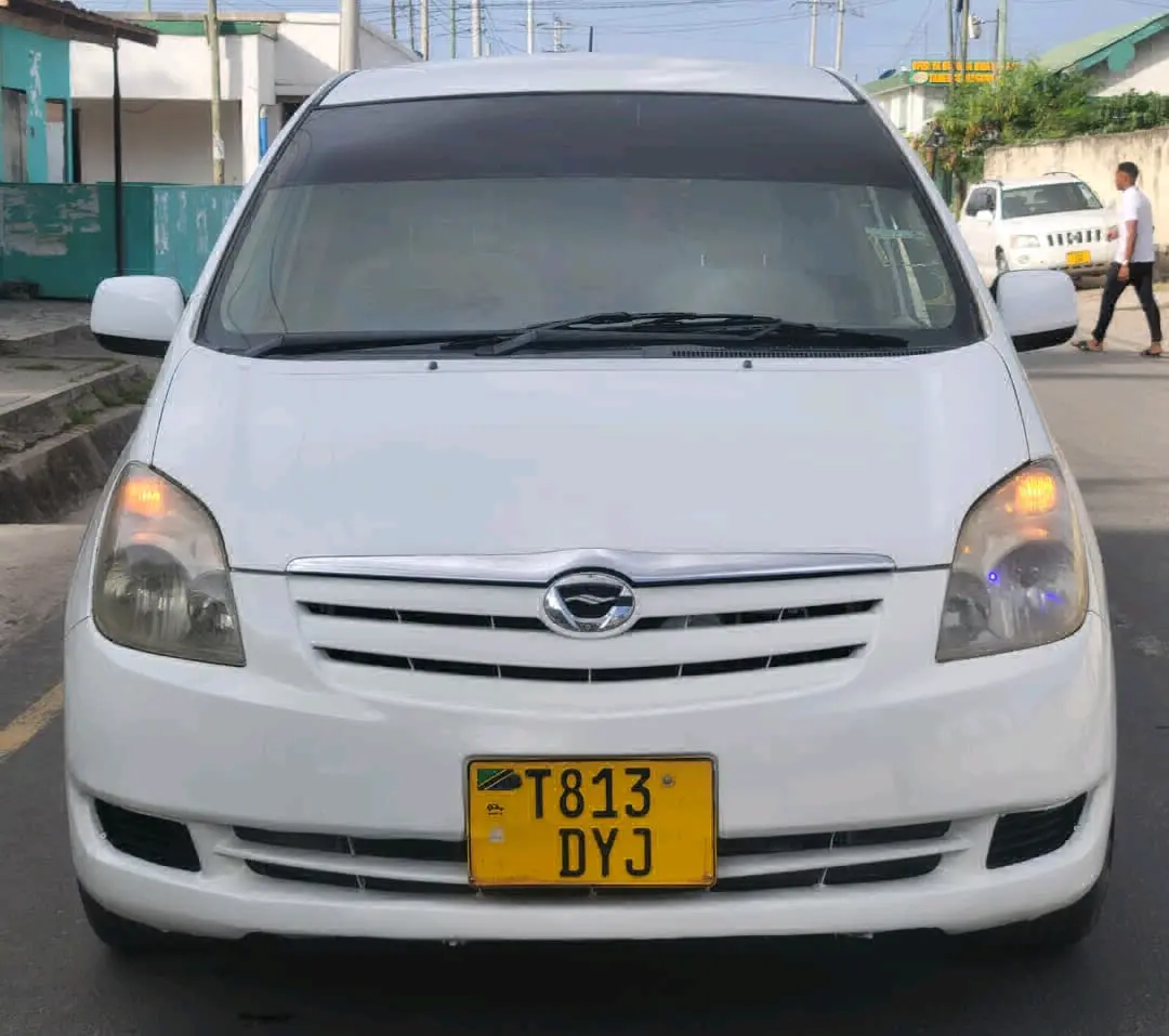 Toyota Spacio Minivan 1490cc, White thumbnail 4
