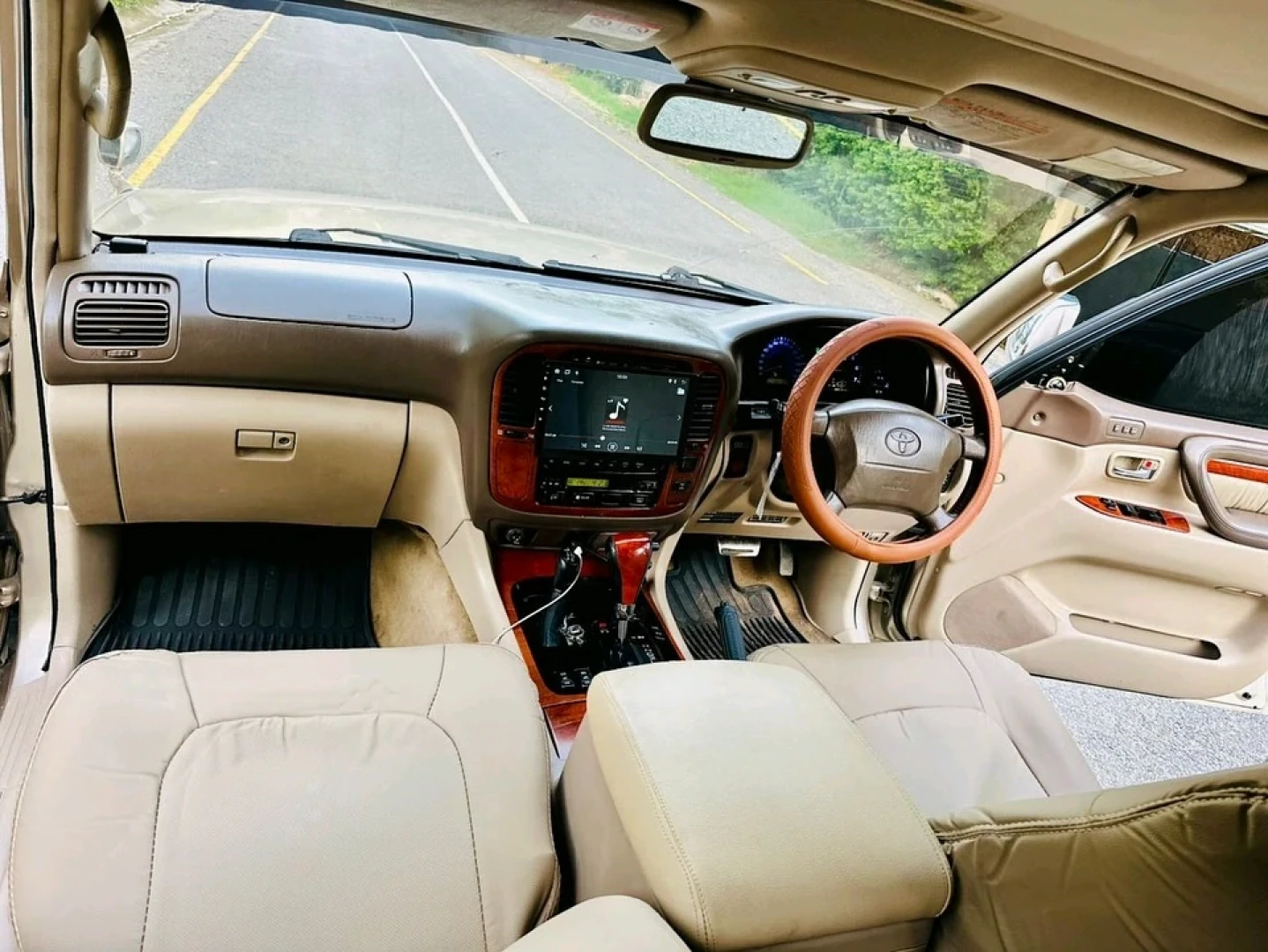 Toyota Land Cruiser SUV for Sale Mwanza thumbnail 8