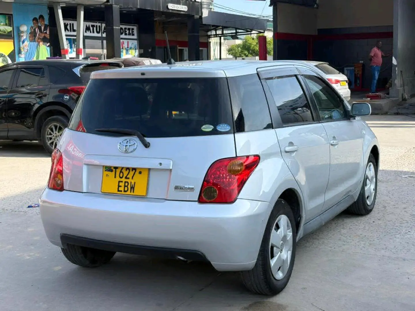 Toyota Ist 2004, Silver, Full AC thumbnail 6