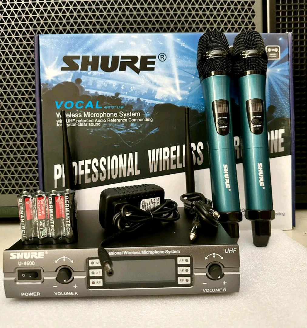 Shure U-4600 Professional Wireless Microphone System