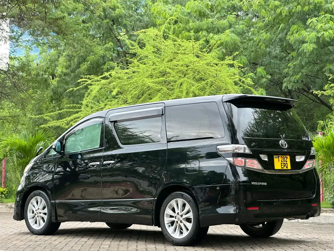 Toyota Vellfire (Black) thumbnail 4