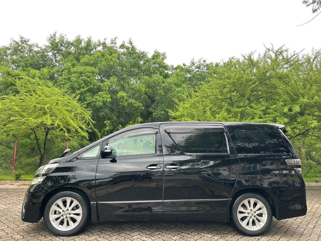 Toyota Vellfire (Black) thumbnail 5
