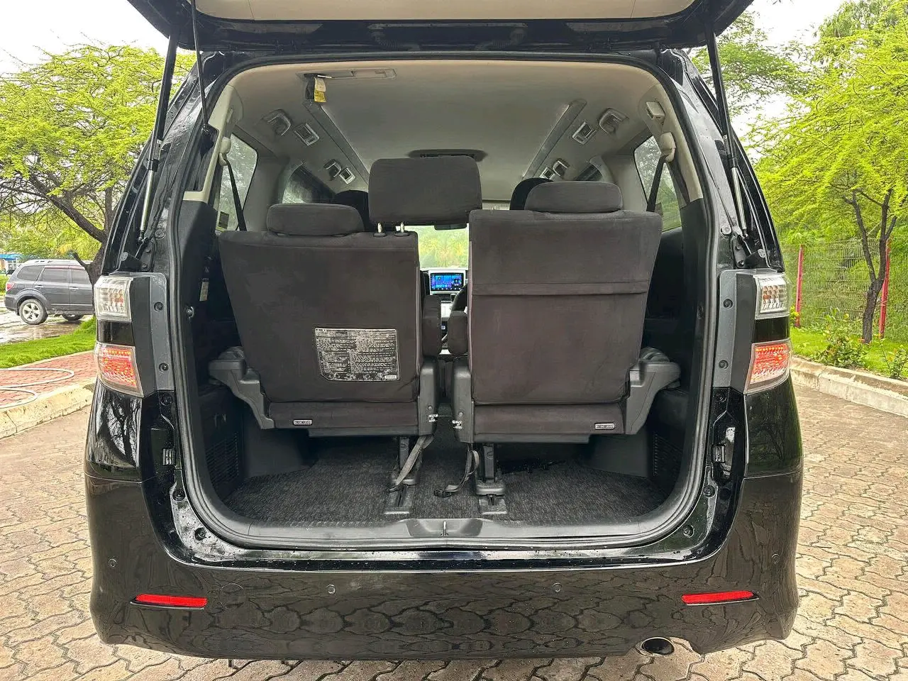 Toyota Vellfire (Black) thumbnail 6