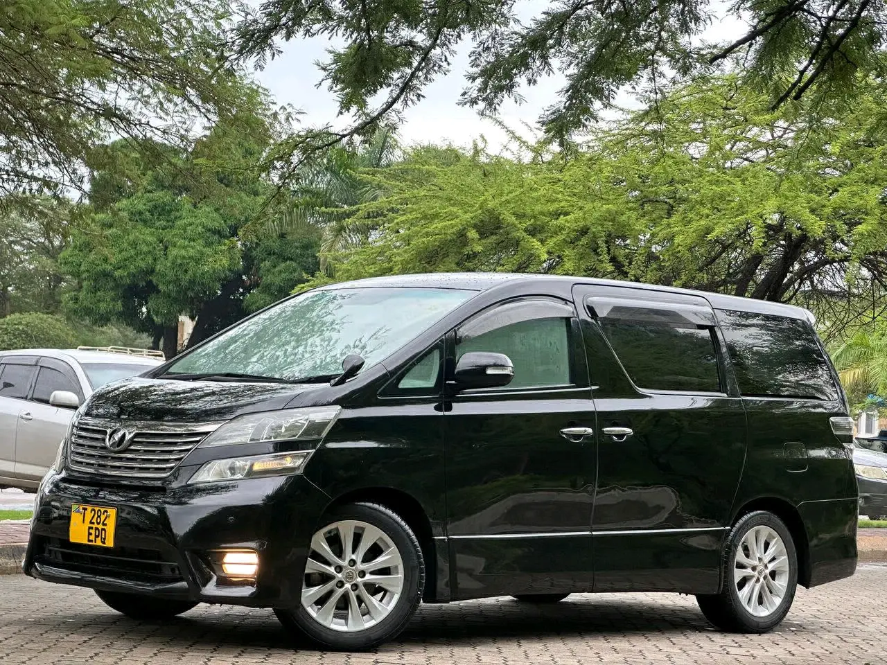 Toyota Vellfire (Black) thumbnail 8