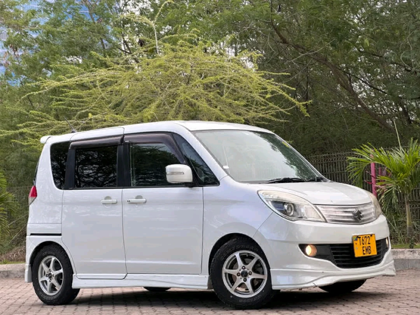 Used Suzuki Solio Minivan 2010 (1490cc) thumbnail 2