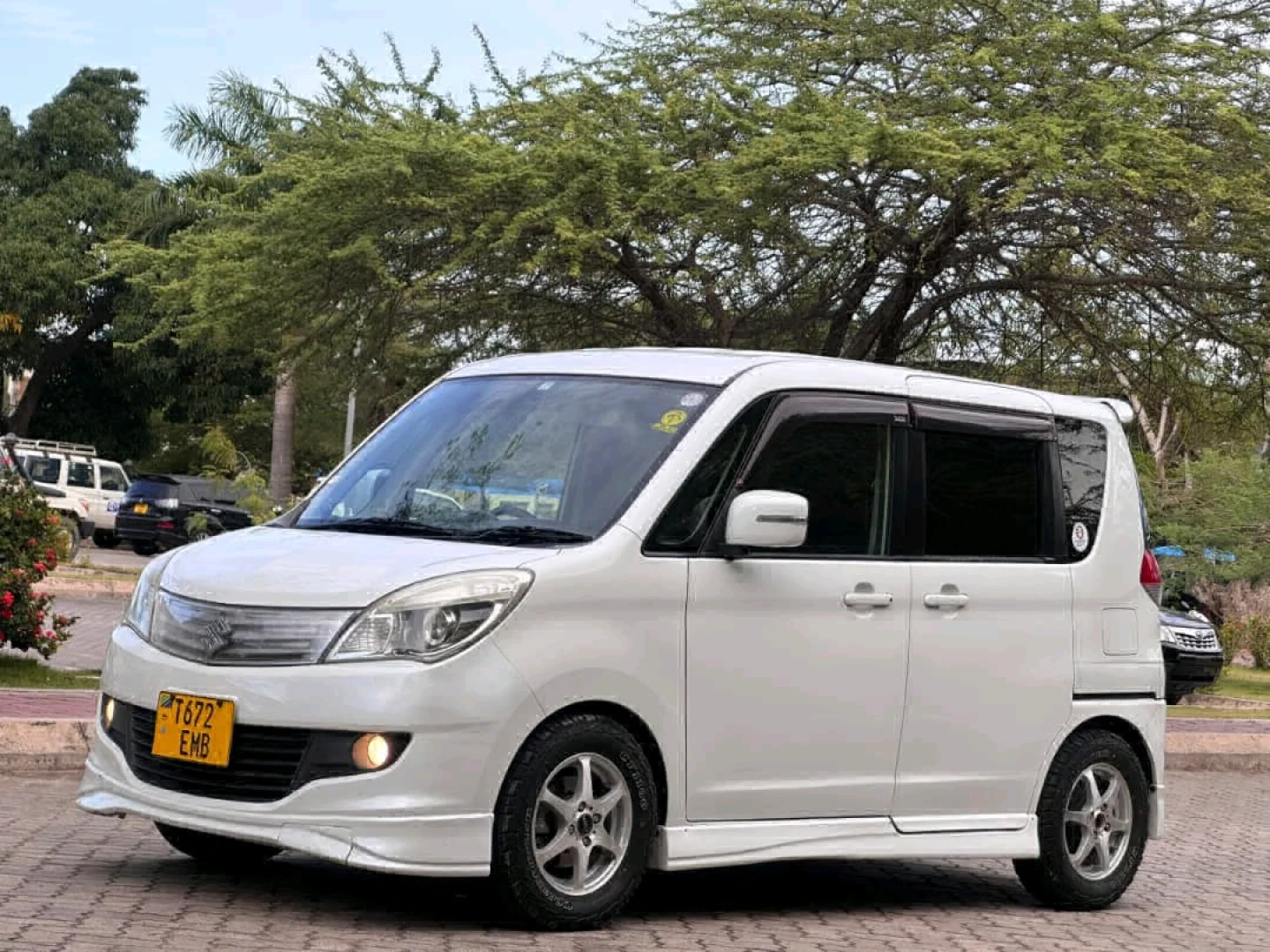 Used Suzuki Solio Minivan 2010 (1490cc) thumbnail 3