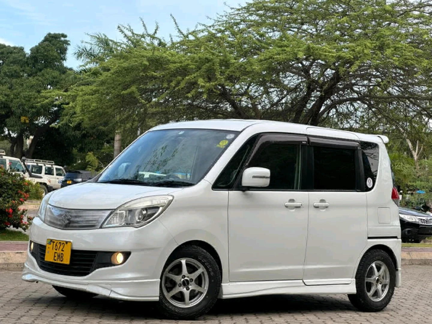Used Suzuki Solio Minivan 2010 (1490cc) thumbnail 4