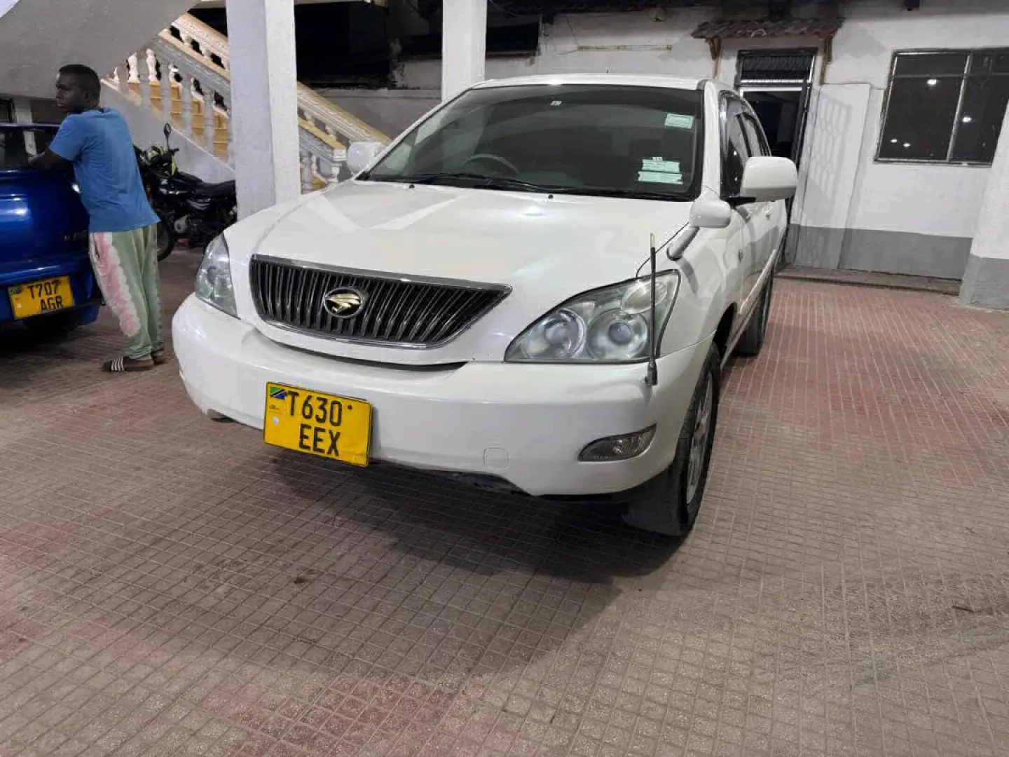 Toyota Harrier 2005, White thumbnail 2