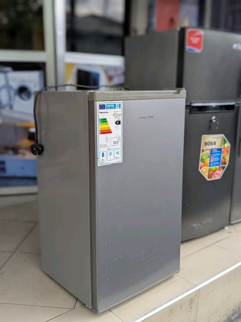 Small Single-Door Hisense Refrigerator thumbnail 2