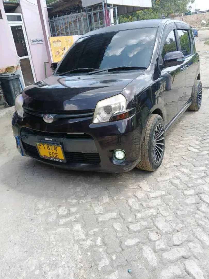 Toyota Sienta Nyeusi, 1490cc, AC Kamili