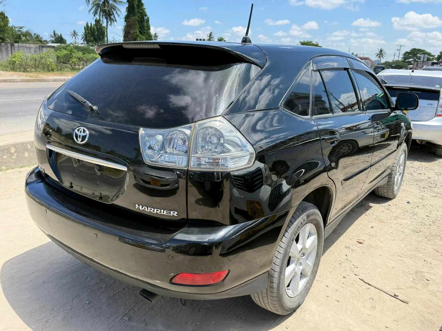 Black Toyota Harrier SUV 2005 (Exchange Allowed) thumbnail 3