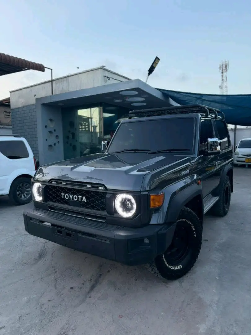 Toyota Land Cruiser LC71 Facelift 2LTE Turbo Diesel thumbnail 2