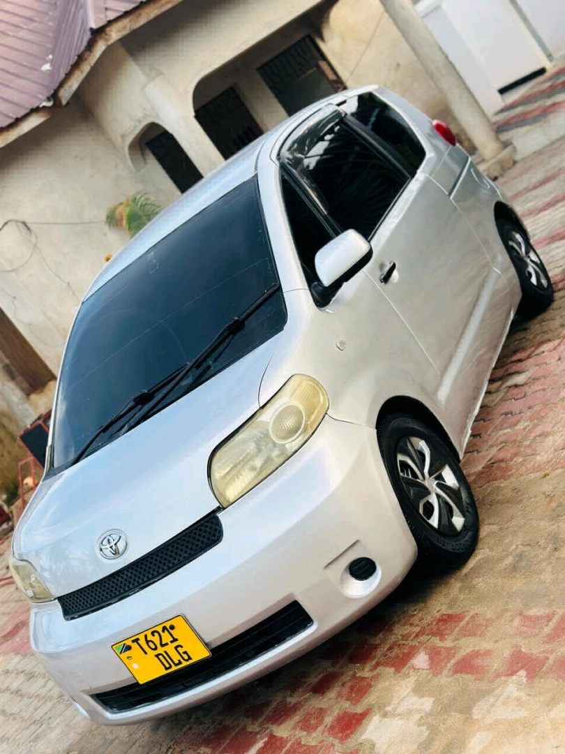 Toyota Porte DLG 1290cc Full AC thumbnail 2