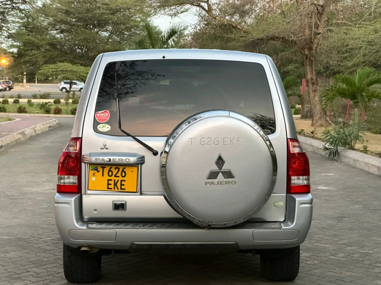 Mitsubishi Pajero GDI SUV 2005 Reg EKE thumbnail 2