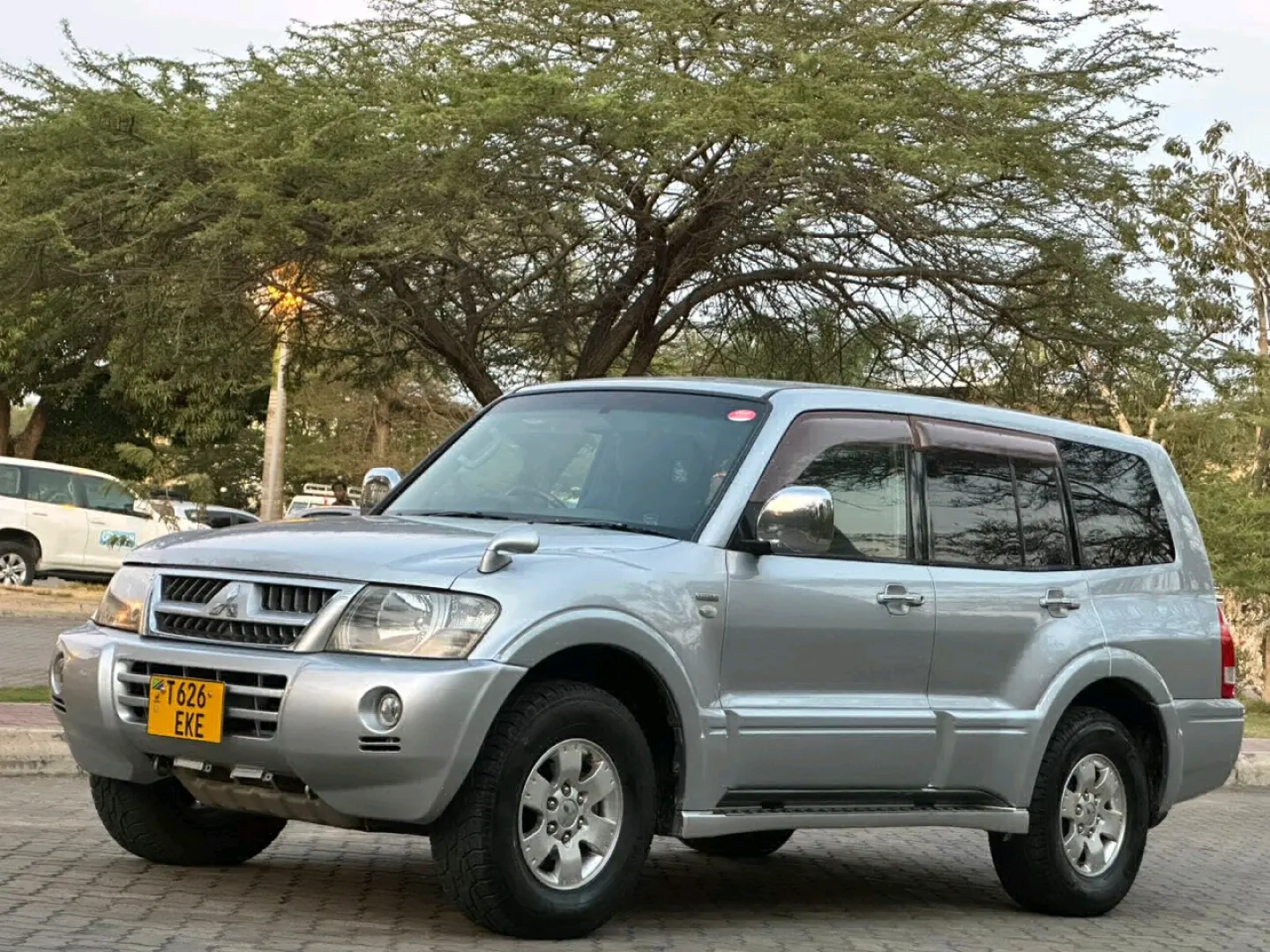 Mitsubishi Pajero GDI SUV 2005 Reg EKE thumbnail 3