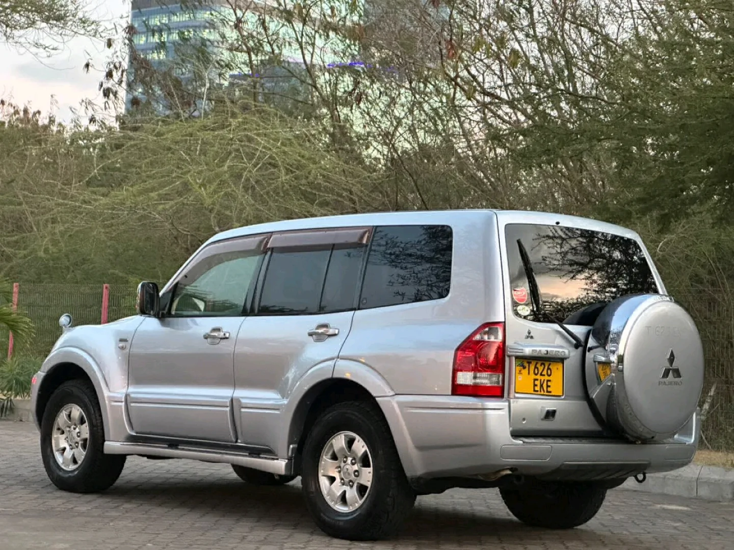 Mitsubishi Pajero GDI SUV 2005 Reg EKE thumbnail 4