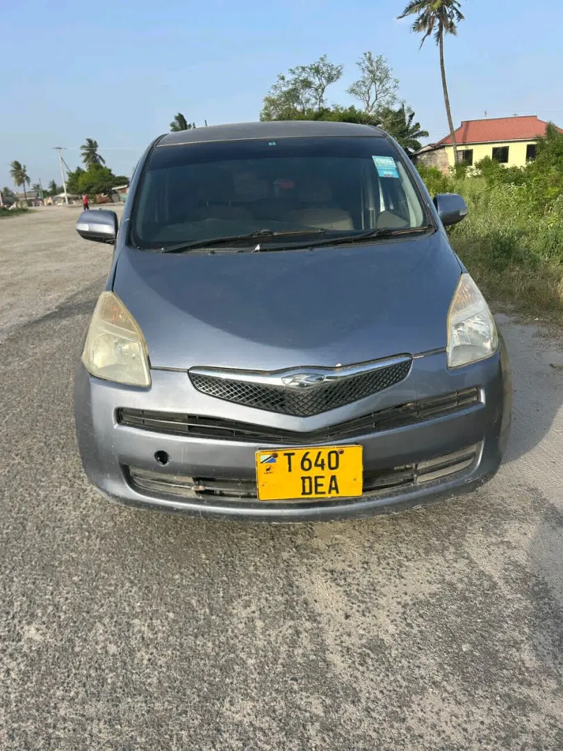 Used Grey Toyota Ractis for Sale thumbnail 2