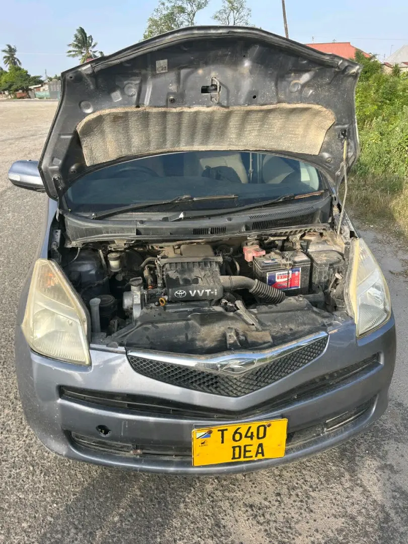 Used Grey Toyota Ractis for Sale thumbnail 4