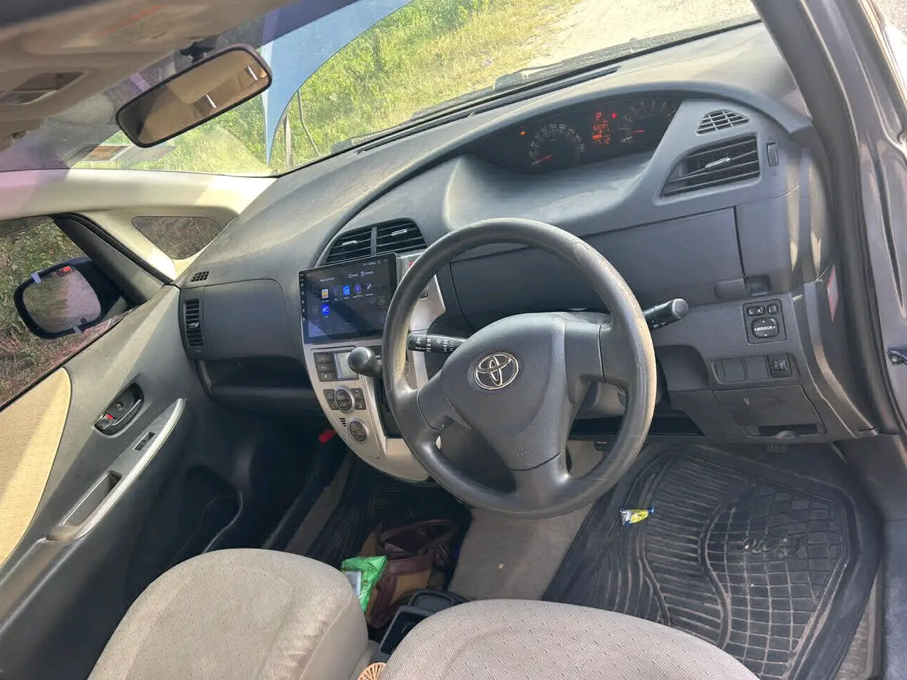 Used Grey Toyota Ractis for Sale thumbnail 5