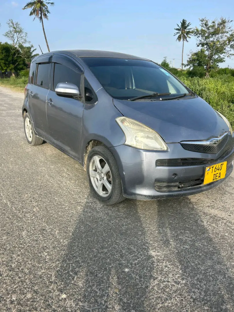 Used Grey Toyota Ractis for Sale thumbnail 6