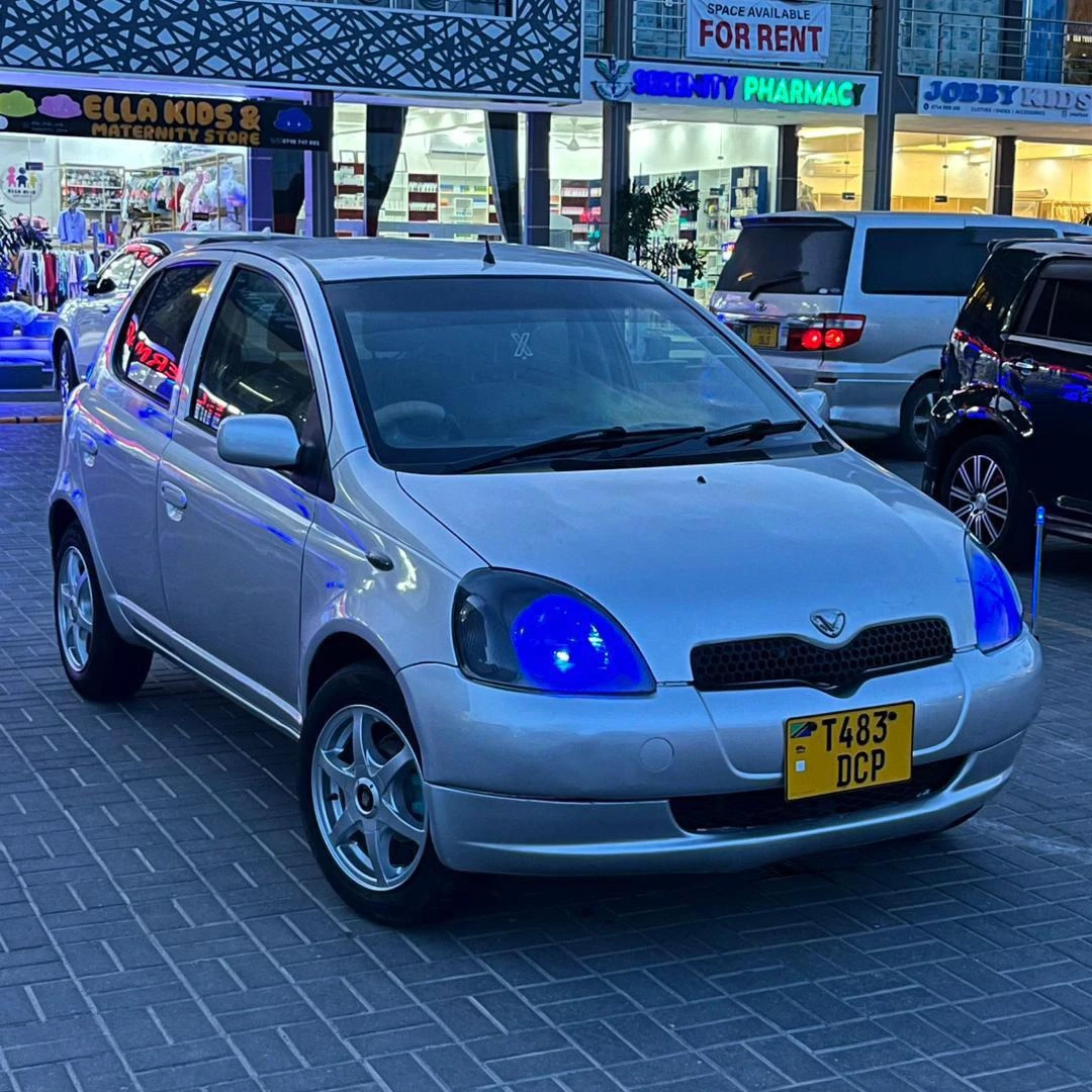 Toyota Vitz 2000 Silver Hatchback Full AC Android Radio