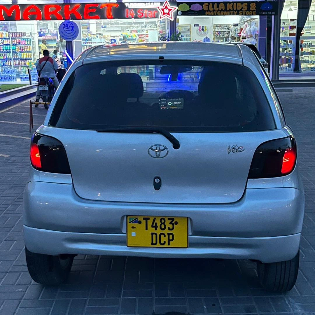 Toyota Vitz 2000 Silver Hatchback Full AC Android Radio thumbnail 4