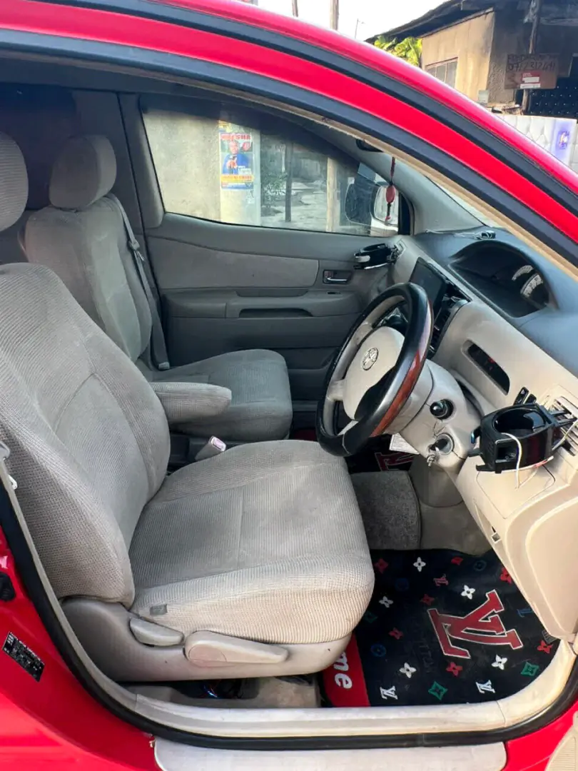 2005 Red Toyota Raum for Sale thumbnail 8