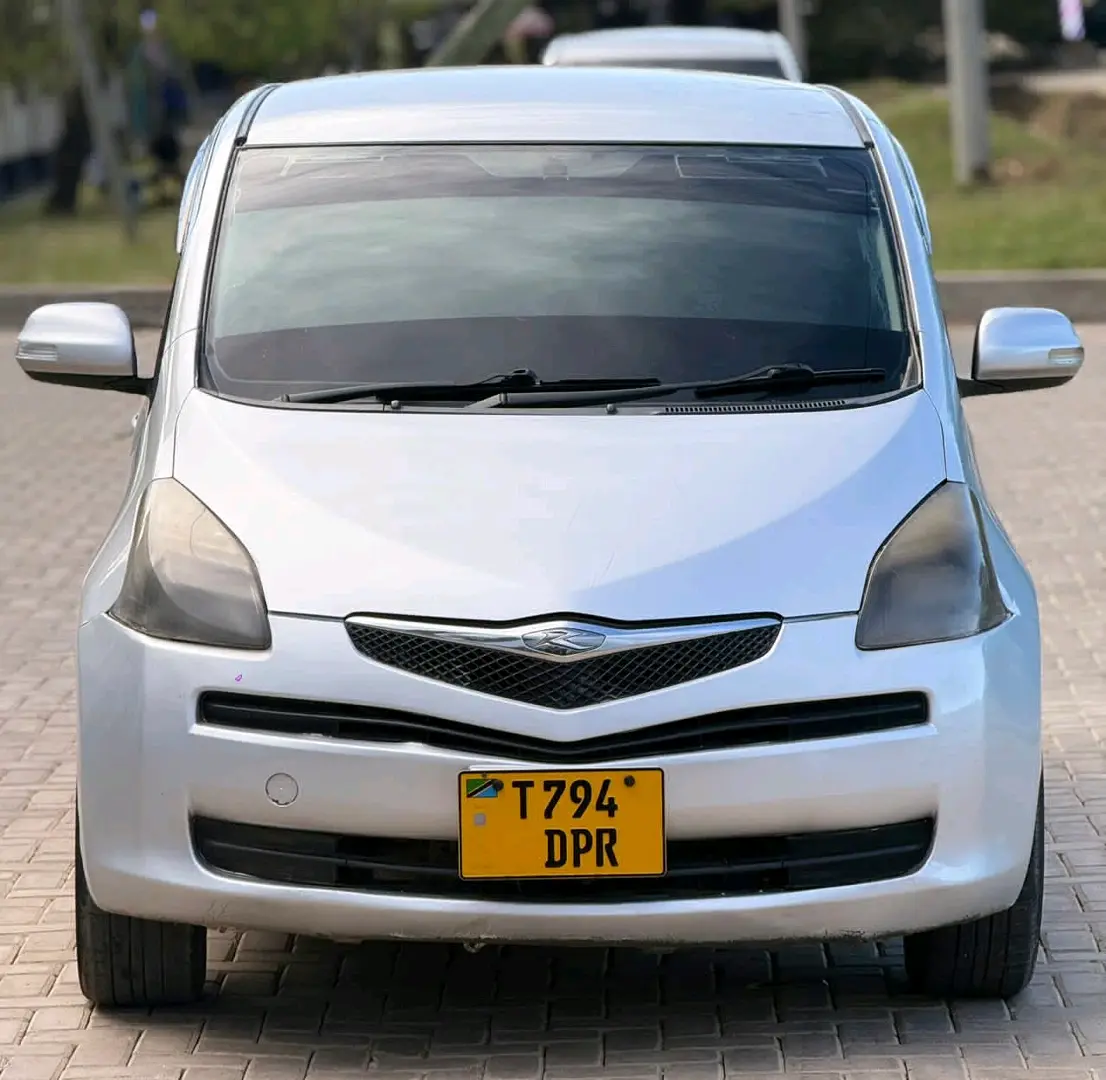 Toyota Ractis Silver, Full AC, Music System