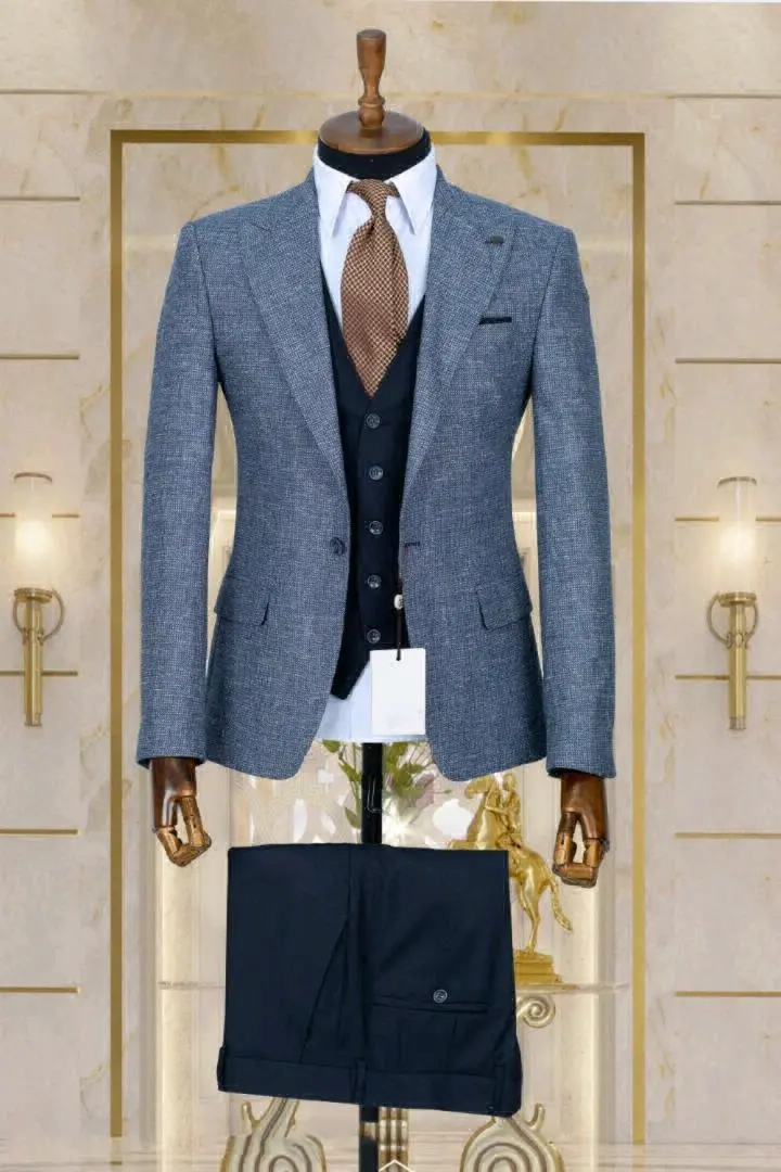 Mario Casas Three-Piece Men's Suit thumbnail 2