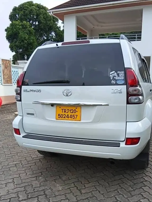 2005 Toyota Prado TRJ120 Petrol Automatic thumbnail 2