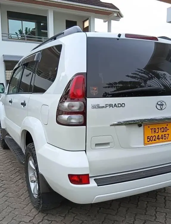 2005 Toyota Prado TRJ120 Petrol Automatic thumbnail 4