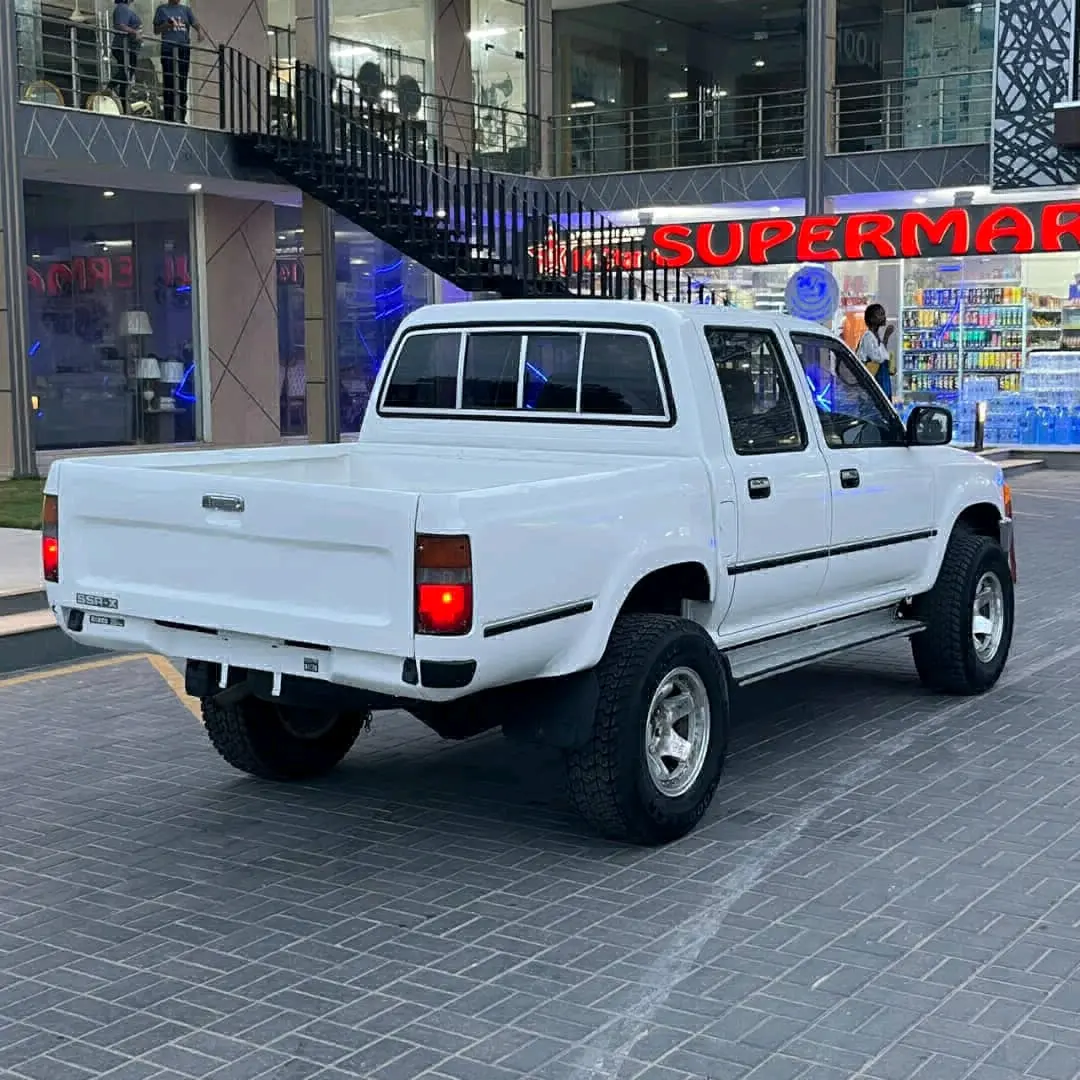 Toyota Hilux Double Cabin Pickup (2000, Diesel)