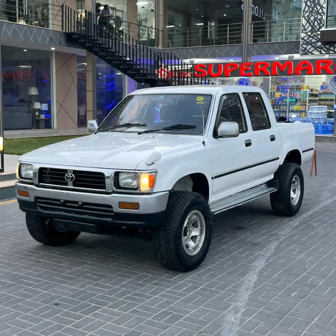 Toyota Hilux Double Cabin Pickup (2000, Diesel) thumbnail 2