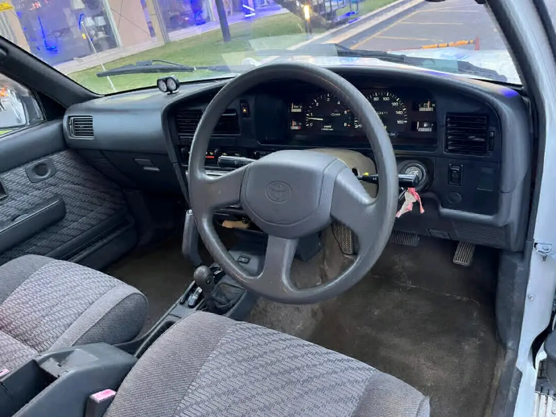 Toyota Hilux Double Cabin Pickup (2000, Diesel) thumbnail 3