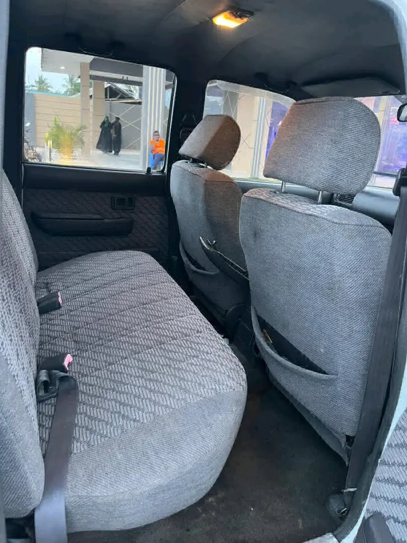 Toyota Hilux Double Cabin Pickup (2000, Diesel) thumbnail 4