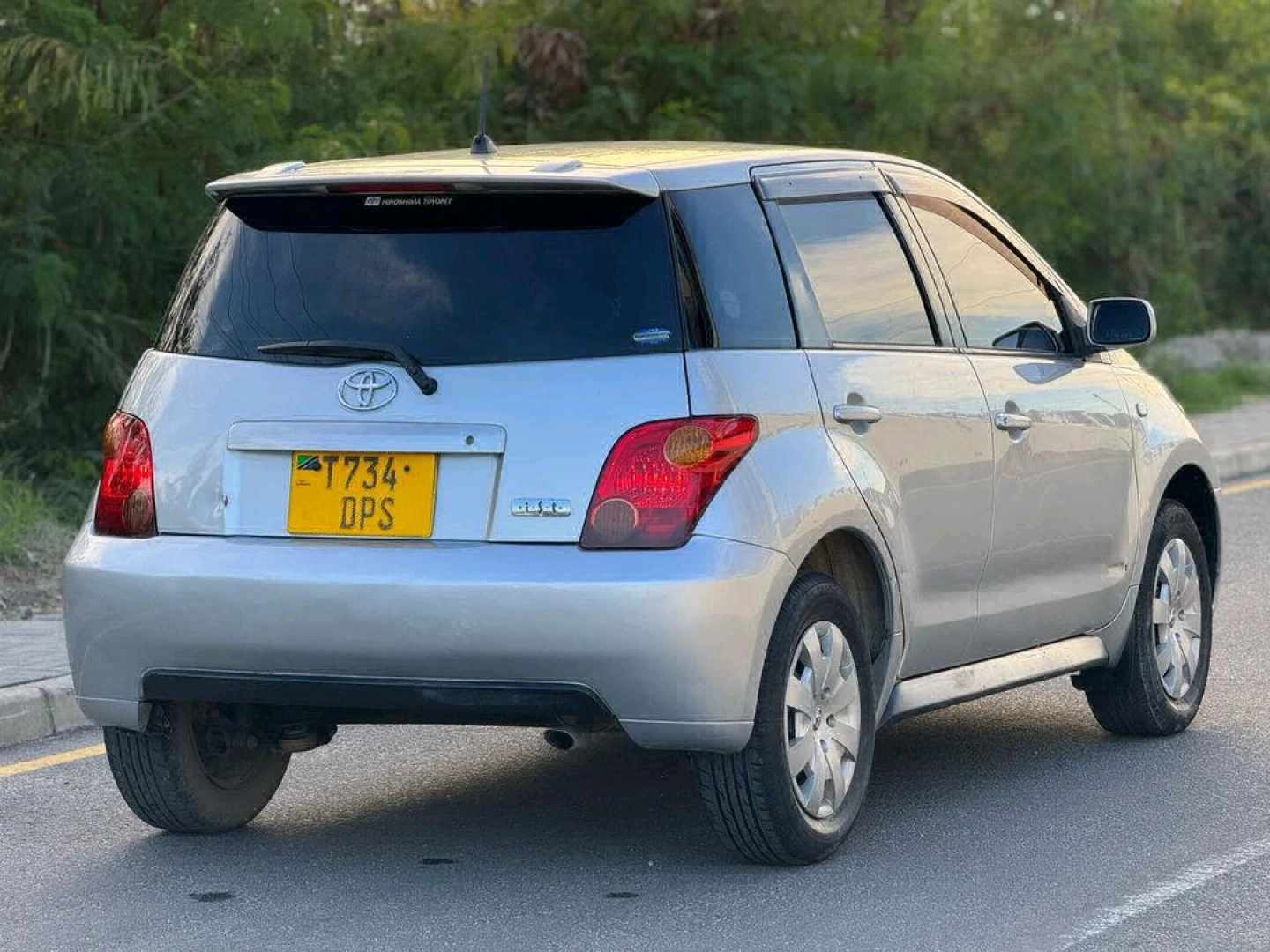 Toyota Ist 2003 Silver Car thumbnail 2