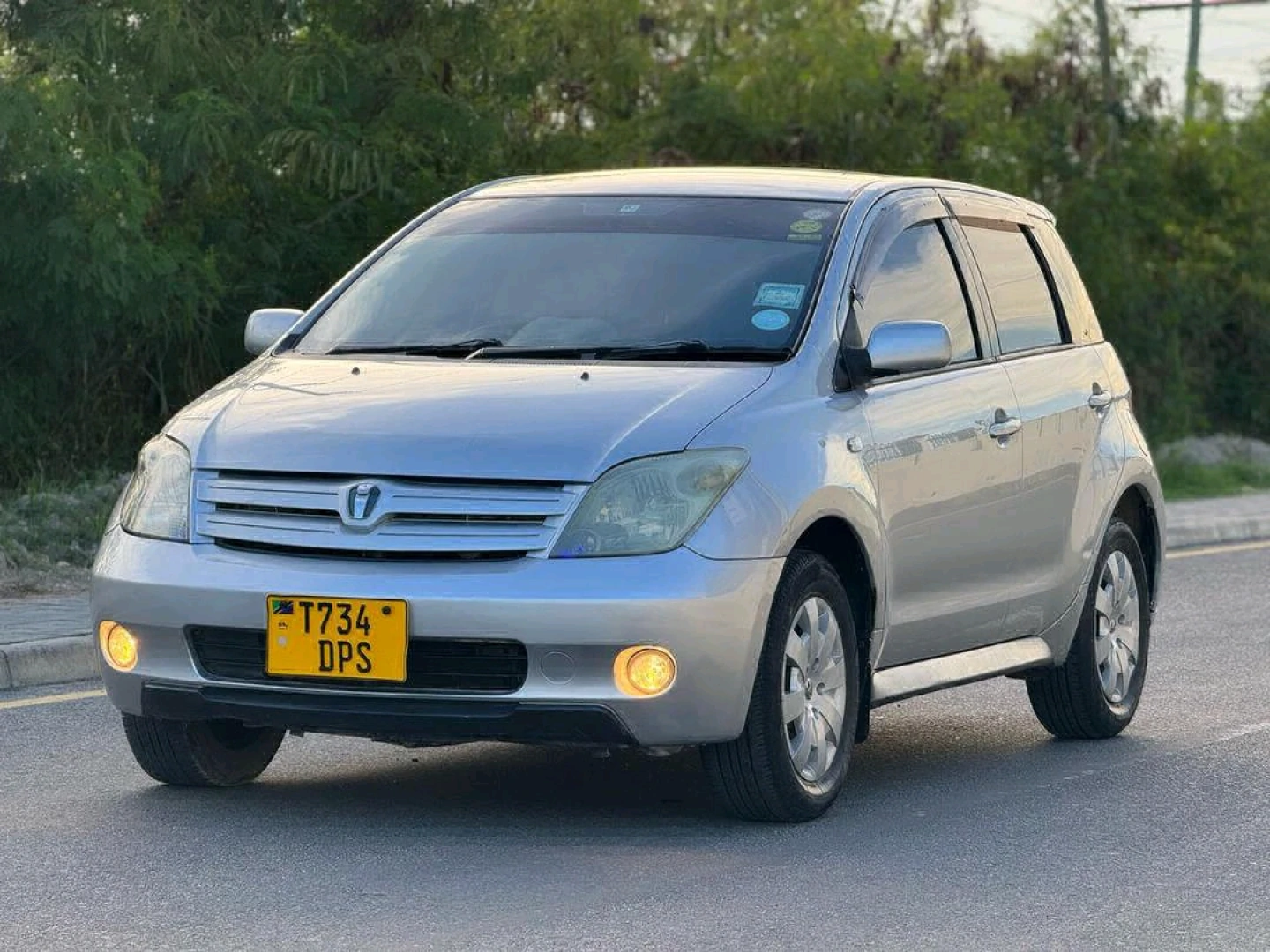 Toyota Ist 2003 Silver Car thumbnail 3