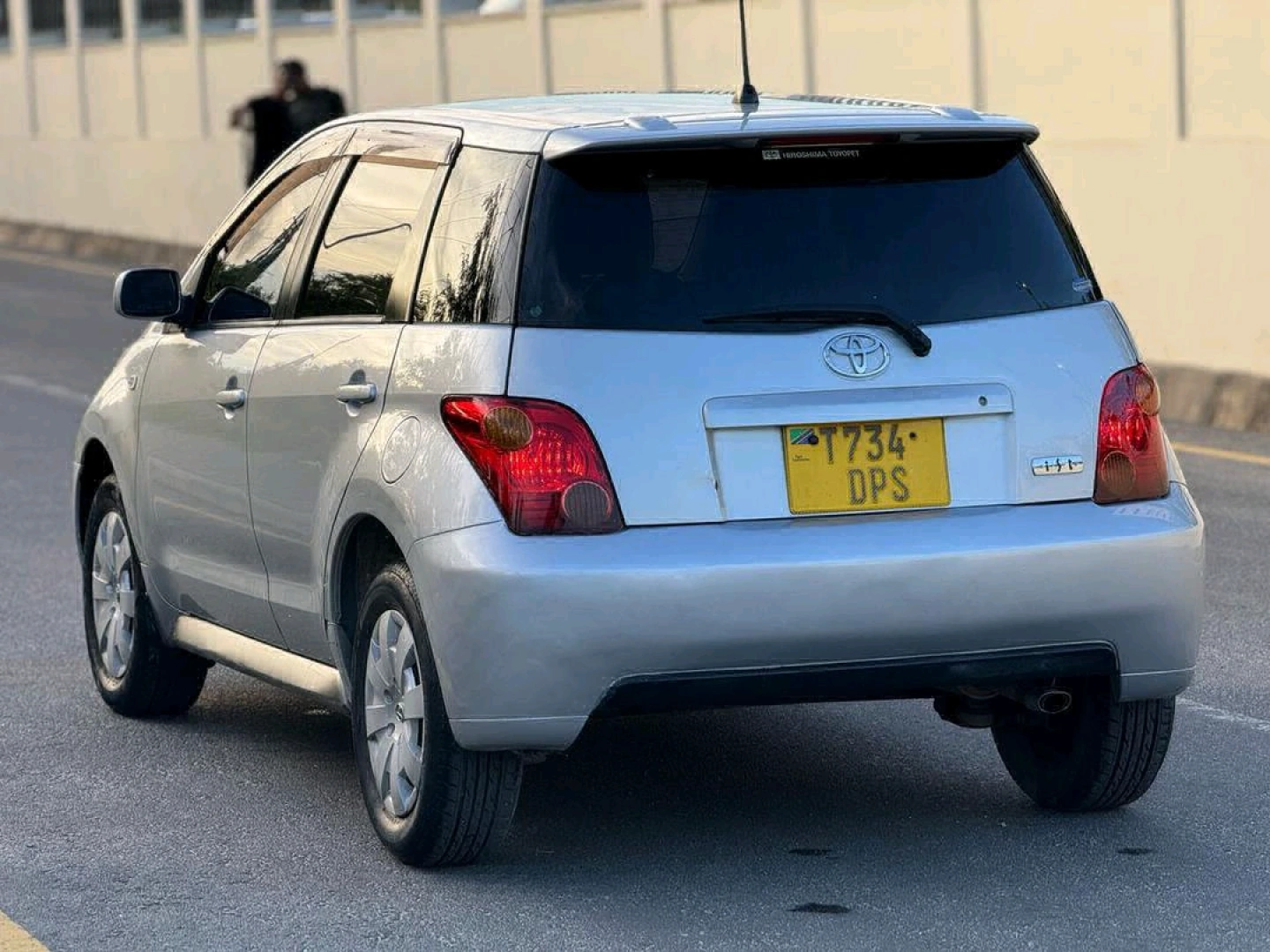 Toyota Ist 2003 Silver Car thumbnail 4