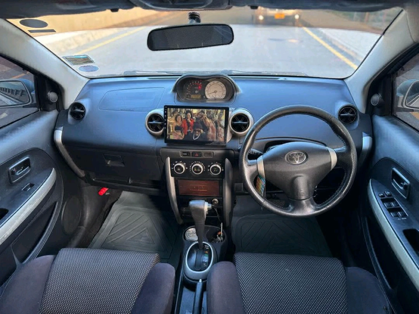 Toyota Ist 2003 Silver Car thumbnail 8