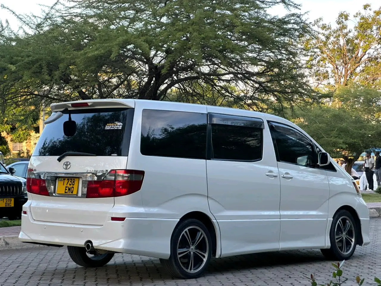 Toyota Alphard G (2002) thumbnail 2