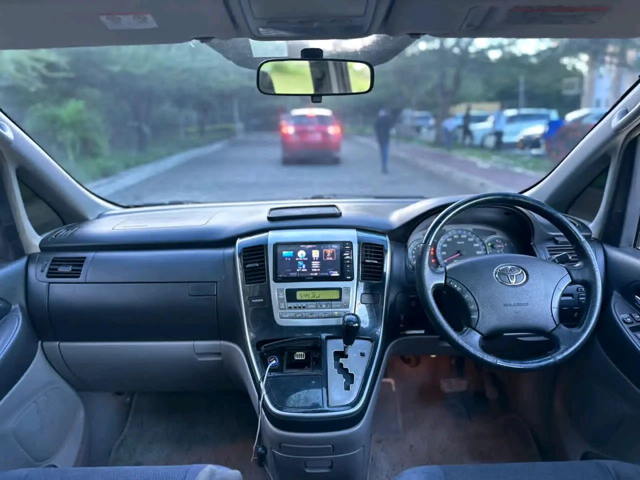 Toyota Alphard G (2002) thumbnail 9