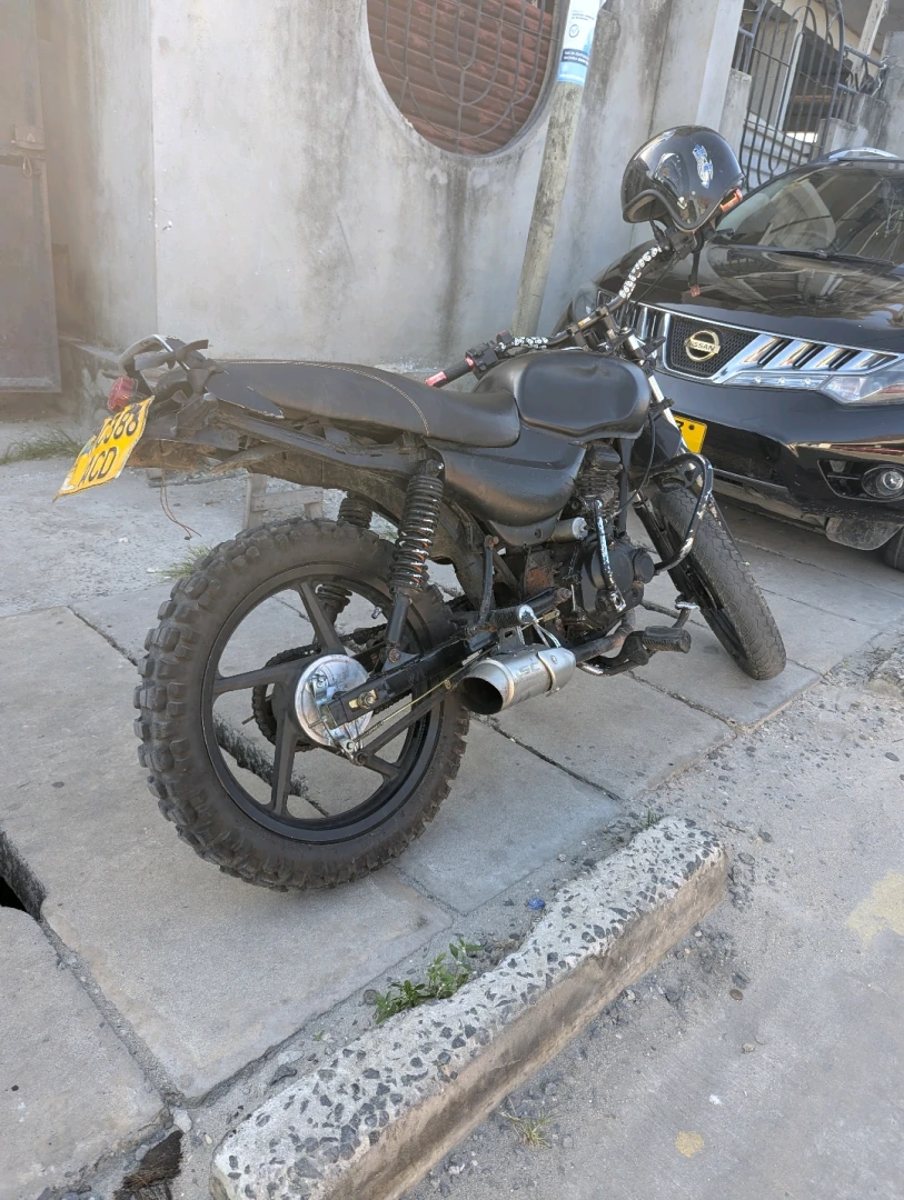 Bajaj Boxer 125 Motorcycle for Sale (Full Documents)