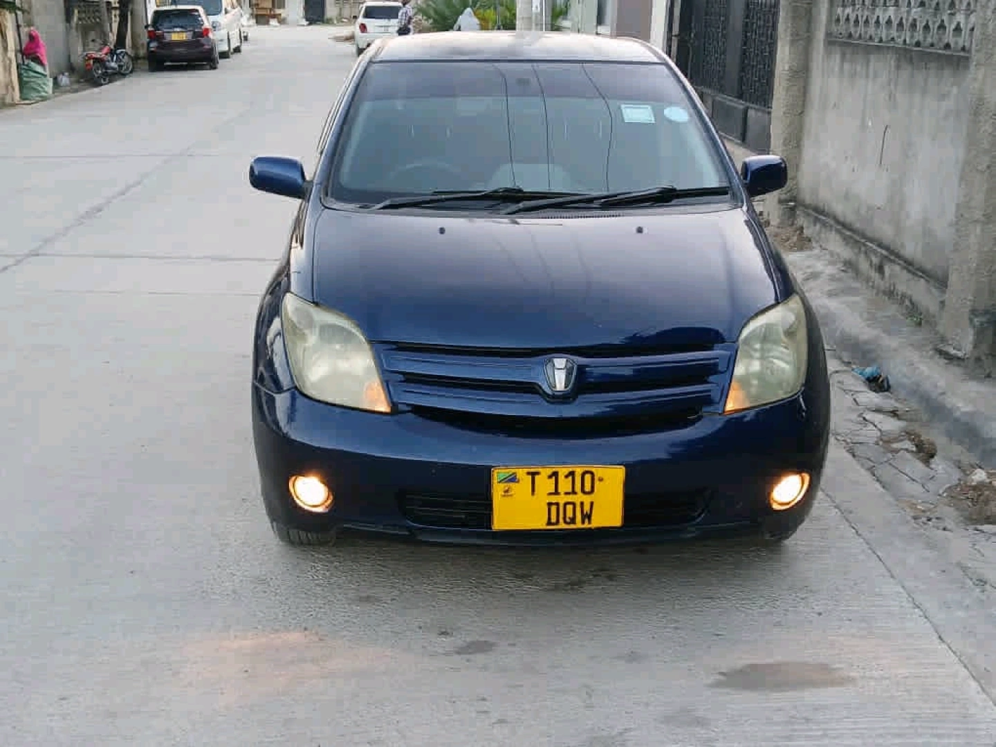 Toyota Ist Dark Blue T 110 DQW