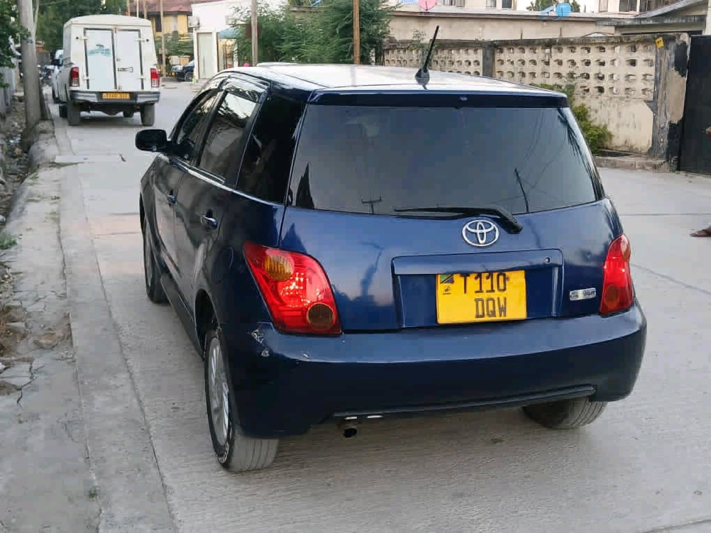 Toyota Ist Dark Blue T 110 DQW thumbnail 6