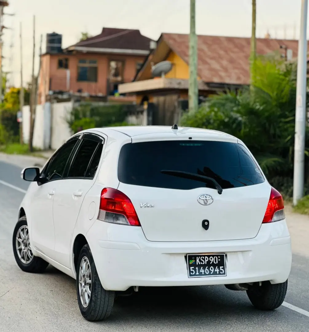 Toyota Vitz 2010 thumbnail 4