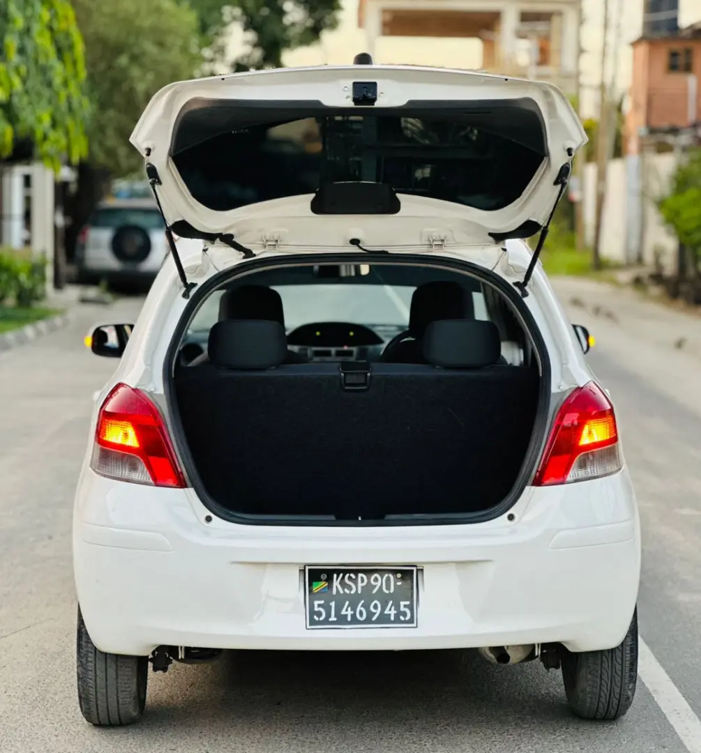 Toyota Vitz 2010 thumbnail 5