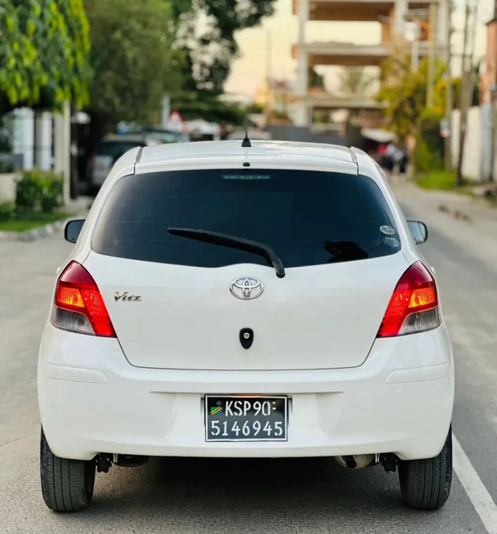 Toyota Vitz 2010 thumbnail 8