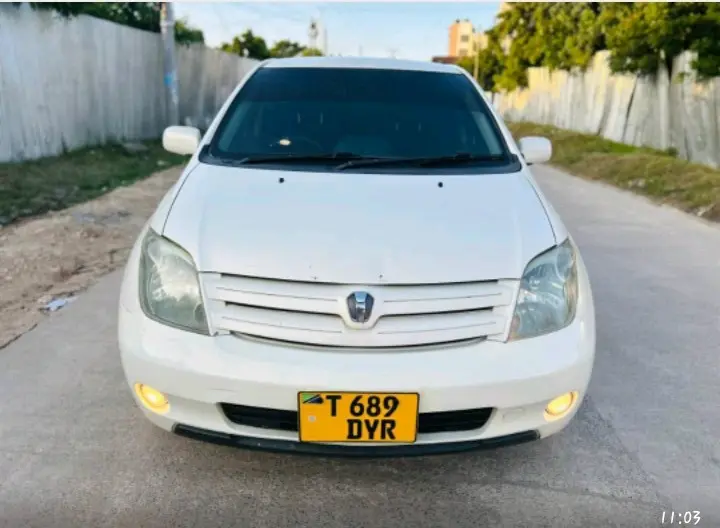 Toyota Ractis (White)