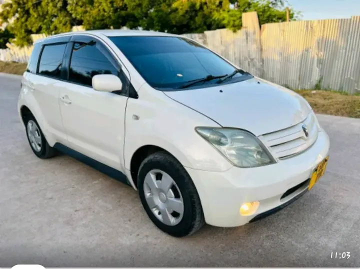 Toyota Ractis (White) thumbnail 3